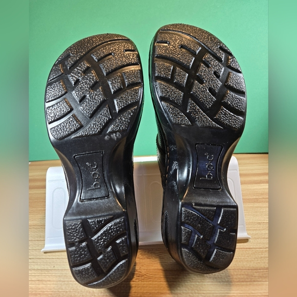 BORN B.O.C. Women's Black Leather Mules Size W39/ M8 With Buckle Strap - Picture 3 of 6